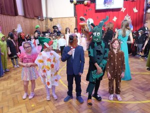 Rej skřítků s lampionovým průvodem