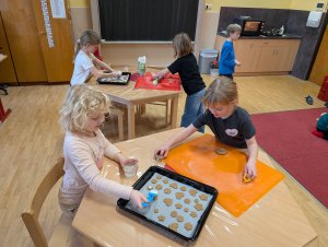 Pečení perníčků ve školní družině